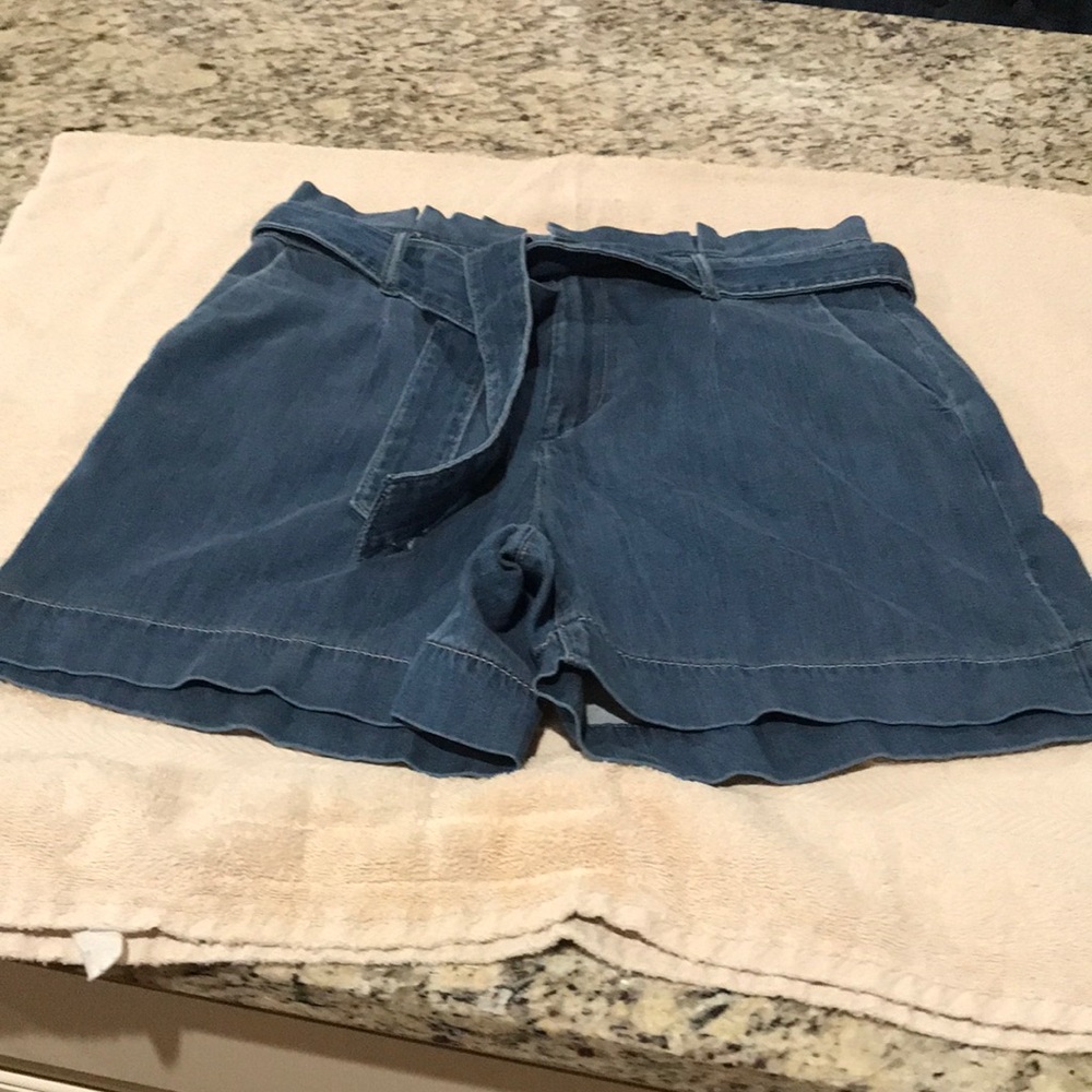 White House/Black Market  Denim Shorts 5” New w/tag Size 6